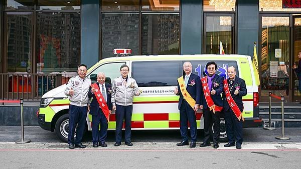 桃園市觀自在慈善會捐贈救護車　王明鉅副市長：提升救護勤務效率