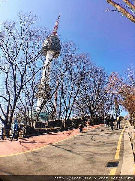 。首爾景點-明洞站 // 就用步行登上南山公園吧！