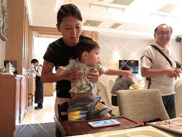環保阿嬤全家於***翰品酒店西餐區年度家族團聚(二)2015
