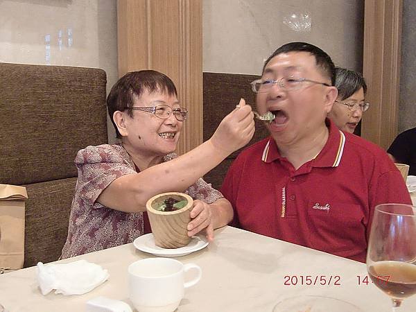 環保阿嬤全家於***翰品酒店西餐區年度家族團聚(二)2015