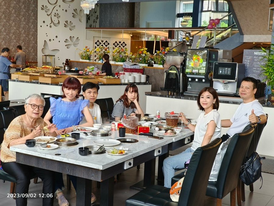 環保阿嬤的孝順長子、媳、女、婿、孫、替我提前慶生會羽葉麻辣火