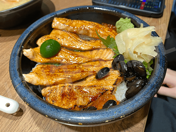 百魚鮮食屋親子丼