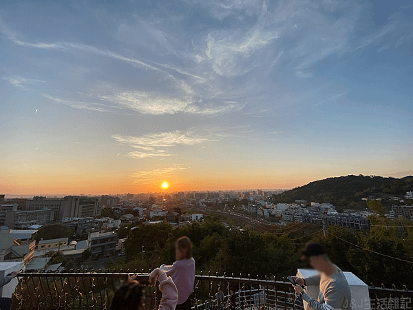 [食記] 台中無敵夜景景觀餐廳 - 眺高 STAY WITH