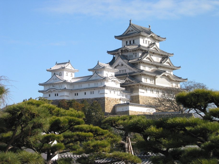 Himeji_Castle_The_Keep_Towers