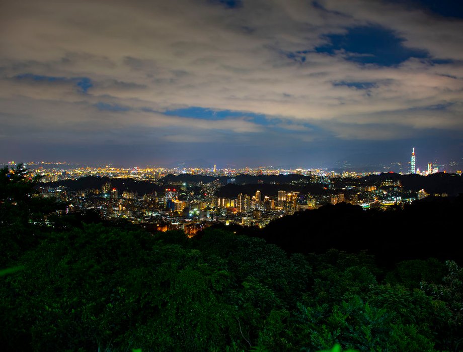 貓空樟山寺 夜景拍攝,光圈 f/3.5 快門曝光時間 6s  ISO值100 焦距18mm