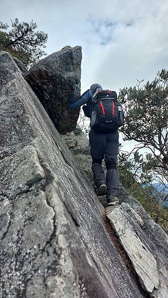 【鳶嘴山】鳶嘴山，全台知名危岩聳壁地形，挑戰驚險峭壁攀岩，走