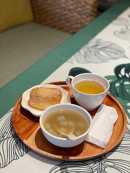 【高雄按摩】左腳右腳經典按摩會館．自由館｜腳底按摩油壓指壓｜