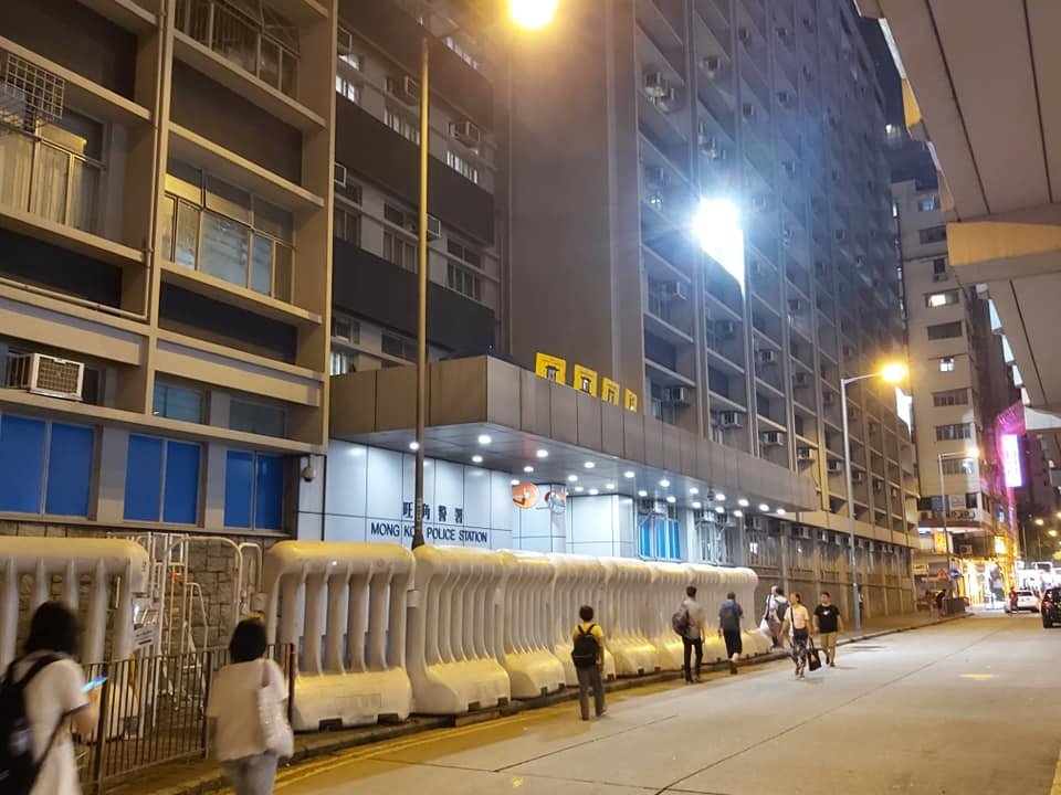 昨晚路經太子，又弔唁一番。