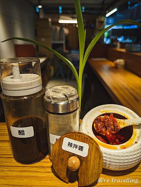 高雄龍華市場美食「王煮麵」跳脫傳統市場框架的文青麵店