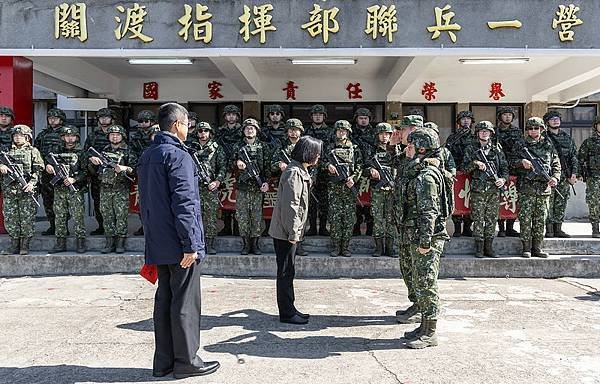 春節慰勉深澳安檢所及陸軍關指部執勤同仁　蔡英文總統感謝海巡及