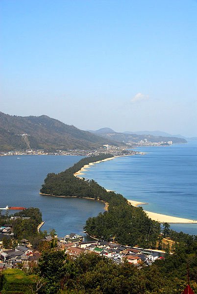 402px-Amanohashidate_view_from_ViewLand.jpg