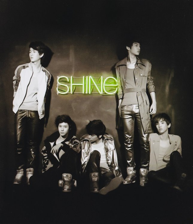 [掃圖]The First Album ‘The SHINee World’-19.jpeg