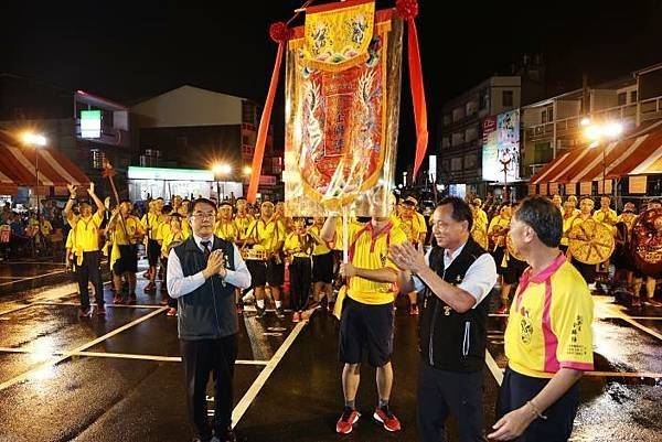 本淵寮朝興宮金獅陣10月赴日展演 黃偉哲授旗肯定讓世界看見台