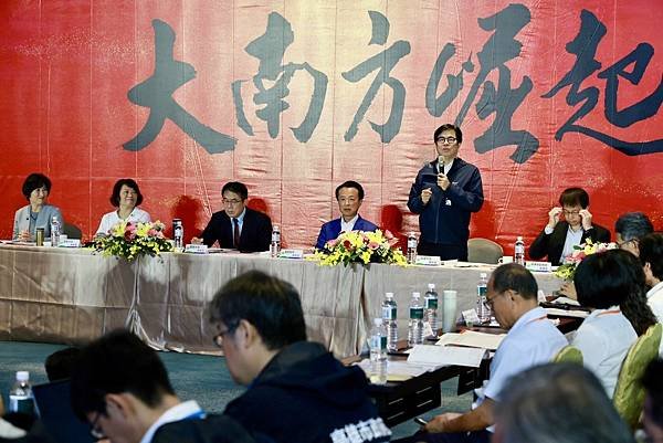 高雄市政府 陳其邁市長、林欽榮、羅達生、李懷仁副市長、郭添貴