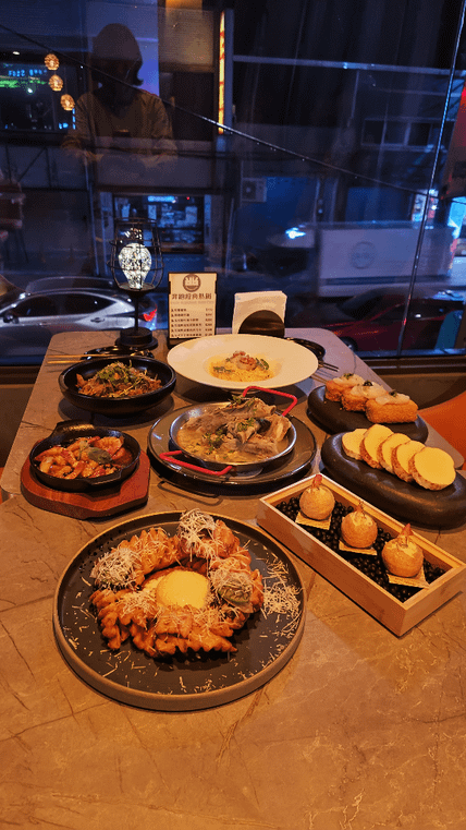 奔跑小酒館 | 板橋府中浮誇系餐酒館 | 新北耶誕城新選擇