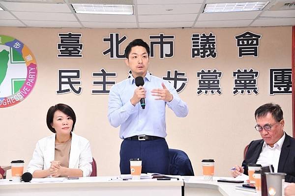 蔣萬安赴臺北市議會民進黨團報告臺北市政府重大法議案及預算