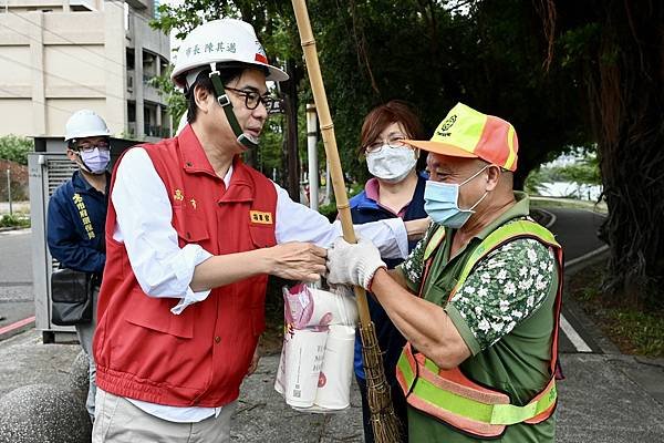 高雄市政府 陳其邁市長、林欽榮、羅達生副市長、郭添貴秘書長、