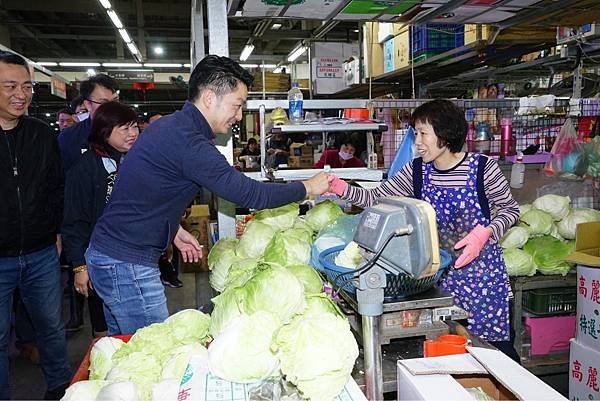 年節前夕視察農魚產品批發市場 蔣萬安全力支持市場改建預算