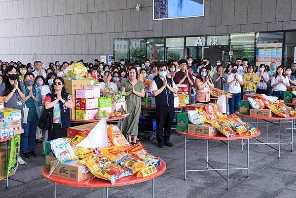 今日市府長官-各局處員工共同齊聚祭拜