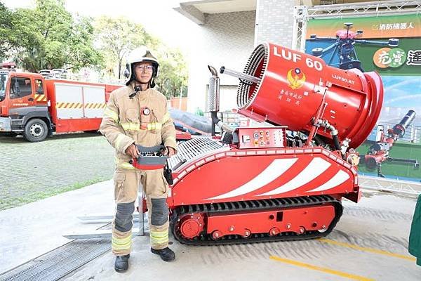 南市消防局機器人搶救演練 黃偉哲肯定為消防救災效能再添新力