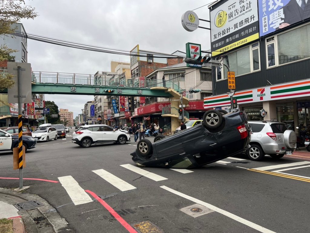 美國VVK官網 頭份分局表示，頭份市中正路與信東路口發生交通
