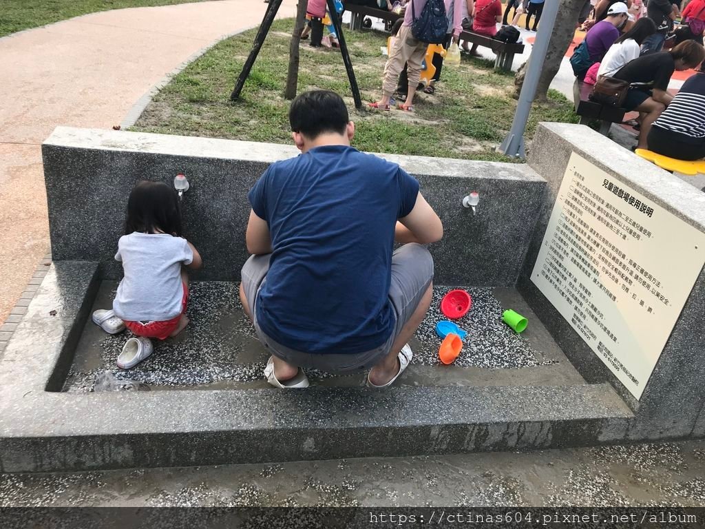 「新竹。景點」-新竹免費親子景點--新竹公園x北台灣最大沙坑