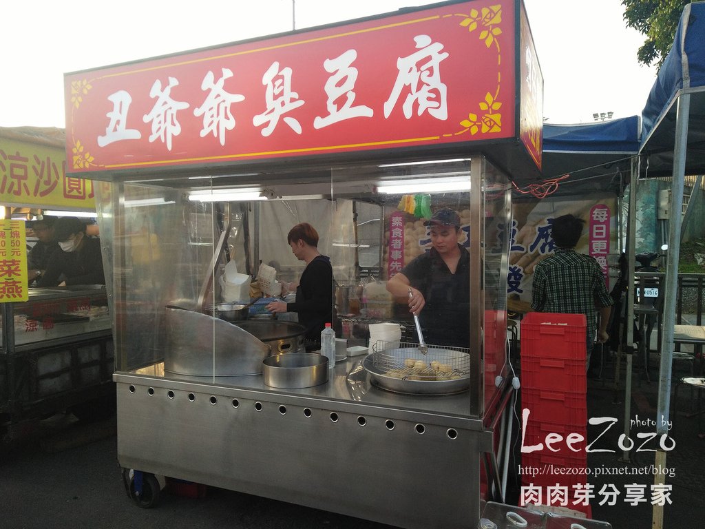 中壢觀光夜市,中壢夜市遊記,中壢夜市,中壢夜市招牌,肉肉芽分享家,中壢夜市美食攤販紀錄,中壢夜市美食,中壢夜市攤販,中壢夜市時間,中壢蠻肯茶,中壢夜市丑爺爺臭豆腐