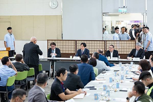 賴清德總統與新北產業園區業者座談　強調政府會照顧受對等關稅影