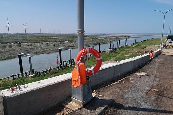 在有發生水位暴漲或土石流之虞之地區作業者-應建立作業連絡系統-選任專責警戒人員_0