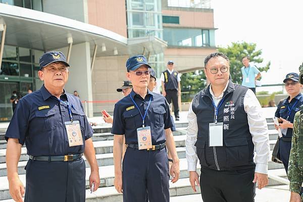 此次演練市府動員警察3-037人-各民防團隊4-336人-其他相關單位-機關-替代役-民間團體-2-850人-共動員10-223人參與演習管制-疏散避難及辦理各項演練