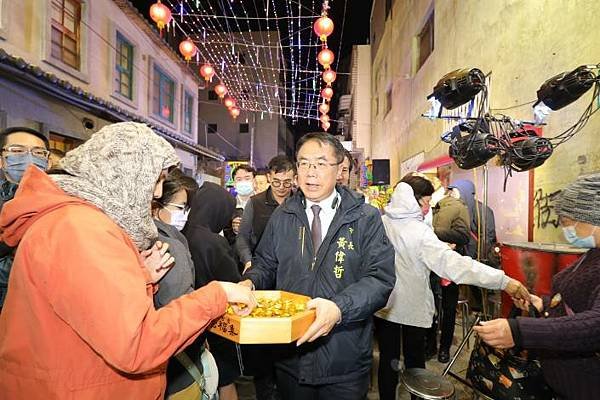 與跨宗教團體敲響2025跨年鐘聲 黃偉哲祝福民眾「蛇宓隆發」