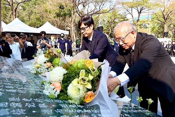 出席二二八事件77周年追思紀念儀式 陳其邁：暗暝過去日頭總會