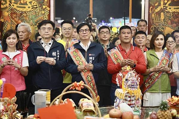 林園鳳芸宮海巡媽回鑾安座 陳其邁親臨扶轎、發壓轎金保平安