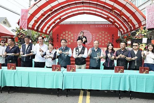 臺南市政府 黃偉哲市長、趙卿惠、葉澤山副市長、方進呈秘書長、