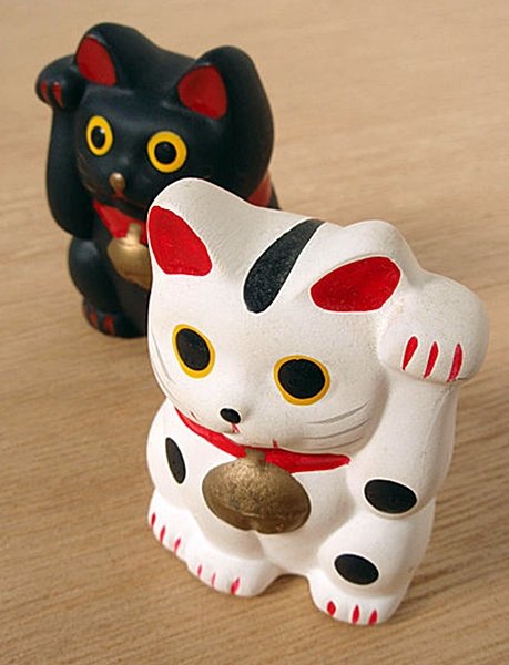449px-Maneki_neko_20101109.jpg