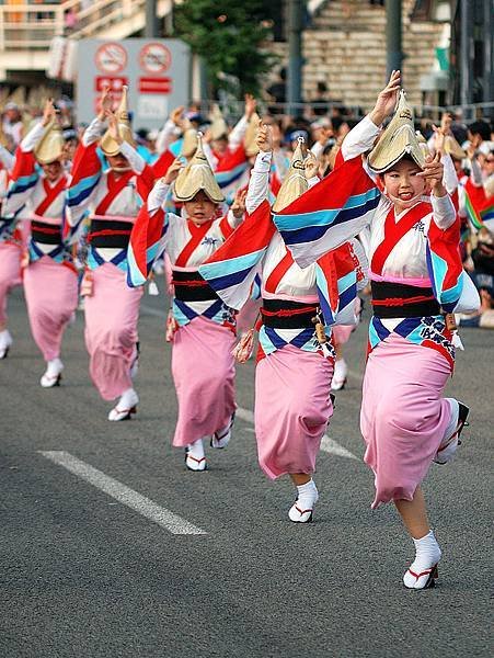 Awa-odori_2008_Tokushima_03