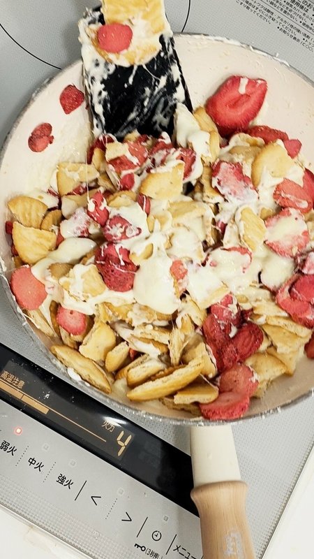 孩子成就感爆棚！一起做過年伴手禮點心「棉花糖脆餅＆草莓雪Ｑ餅