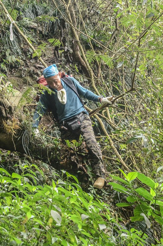 日湯真山西南峰較危險地形路段 (4)