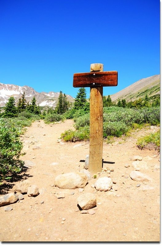 Arapaho Pass Trail and junction with trail leading to Arapaho Glacier Overlook