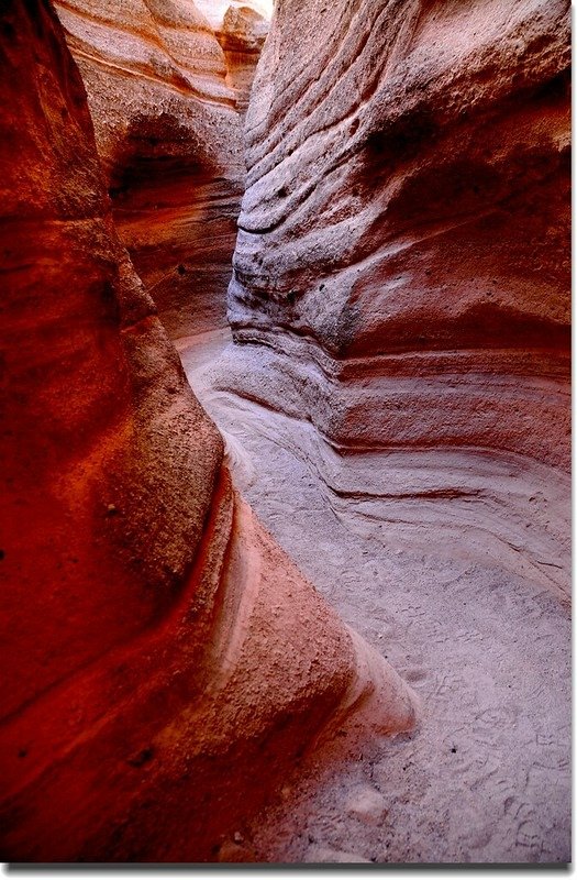 Hiking into the narrow slot at the end of the trail 2