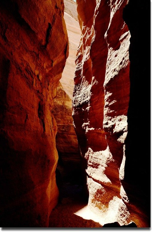 Hiking into the narrow slot at the end of the trail 1