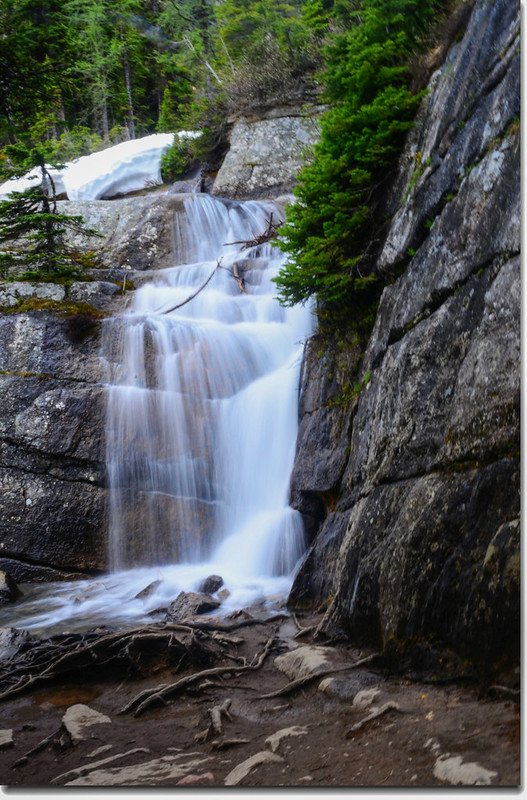 Small waterfall running down from Lake Agnes 1