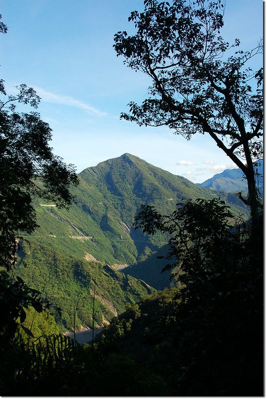 登山步道北眺德文山 1