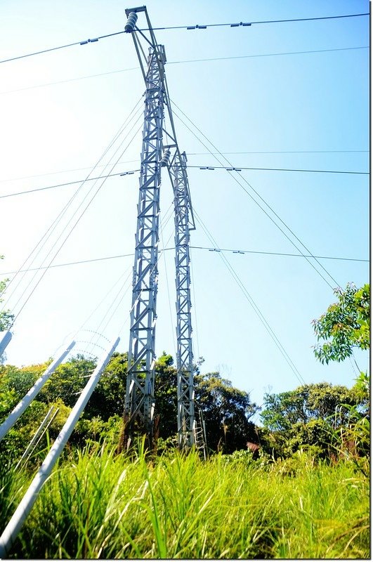 耆路巴林山東峰輸電塔