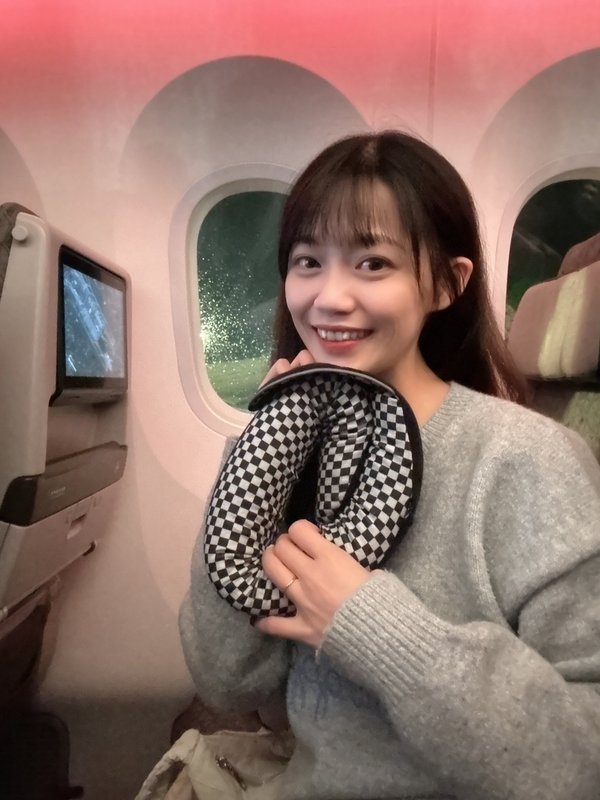 飛機上的助眠神物｜GreySa 格蕾莎頸枕｜全家出國、夫妻蜜
