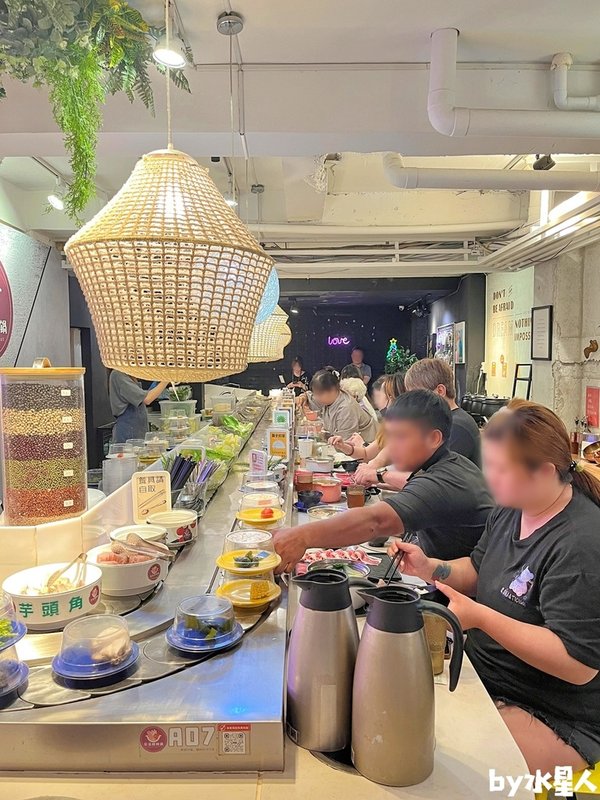 迴轉火鍋吃到飽199起！超過60種蔬菜、火鍋料、熟食、飯麵、