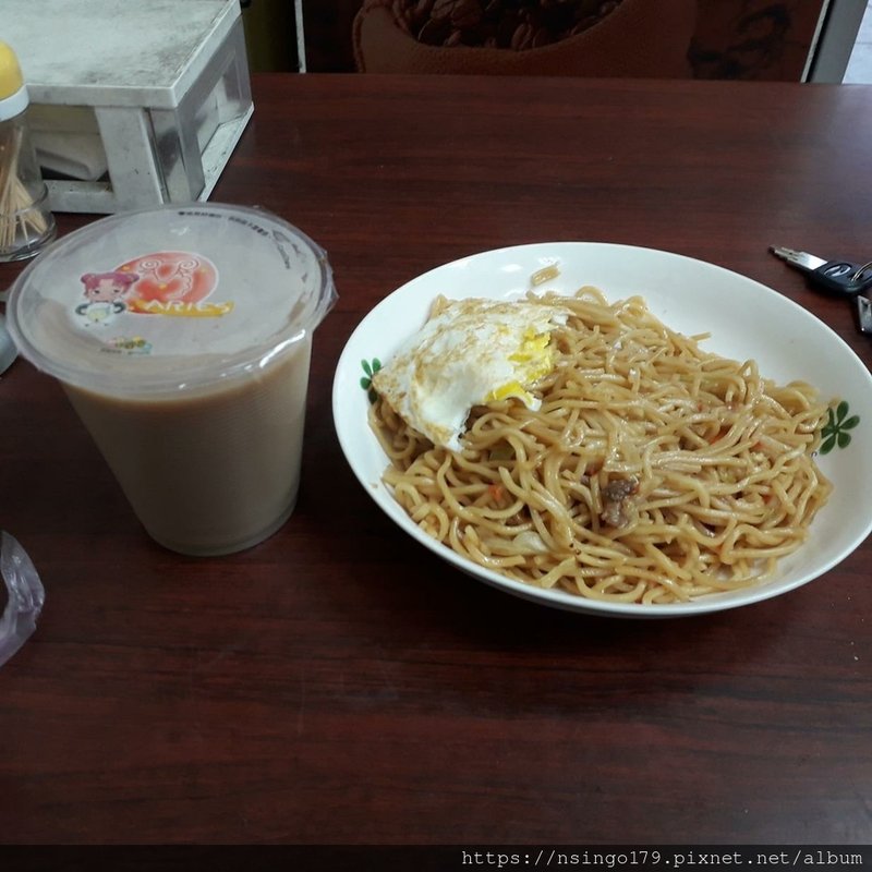 20210322炒麵加蛋及奶茶.jpg