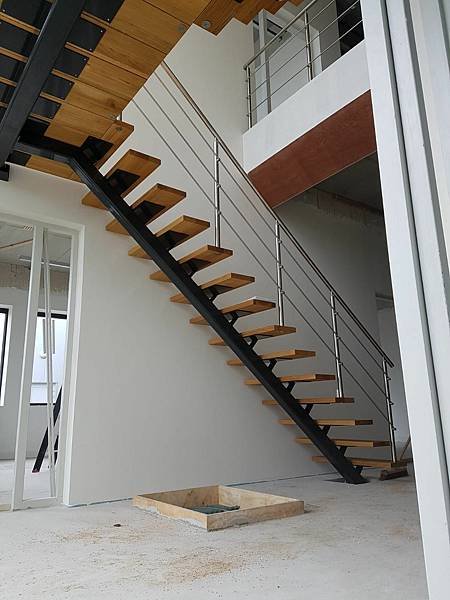 Middenboomtrappen _ Handgemaakte Hoogwaardige Design Trap.jfif