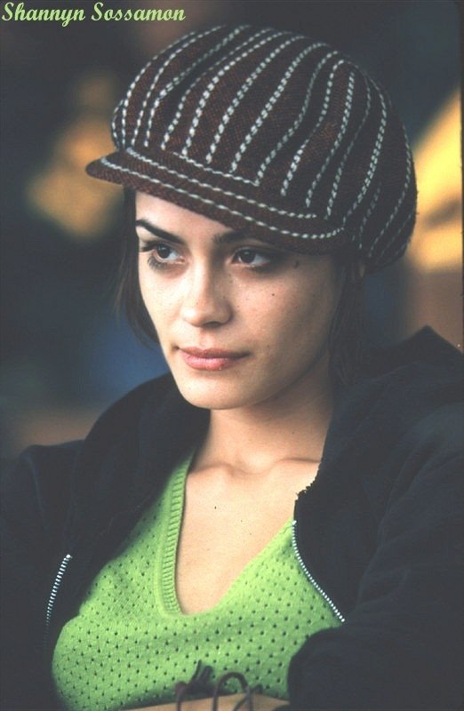 Shannyn-Sossamon-006.jpg