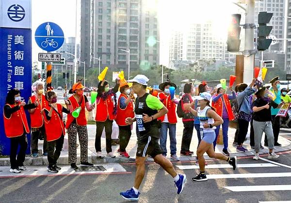 高雄市政府 陳其邁市長、林欽榮、羅達生副市長、郭添貴秘書長、